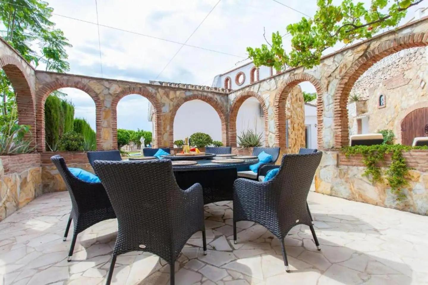 Summer Offers! Fabulous Luxury Villa Near The Beach Sleeps 8 بينالماذينا المظهر الخارجي الصورة