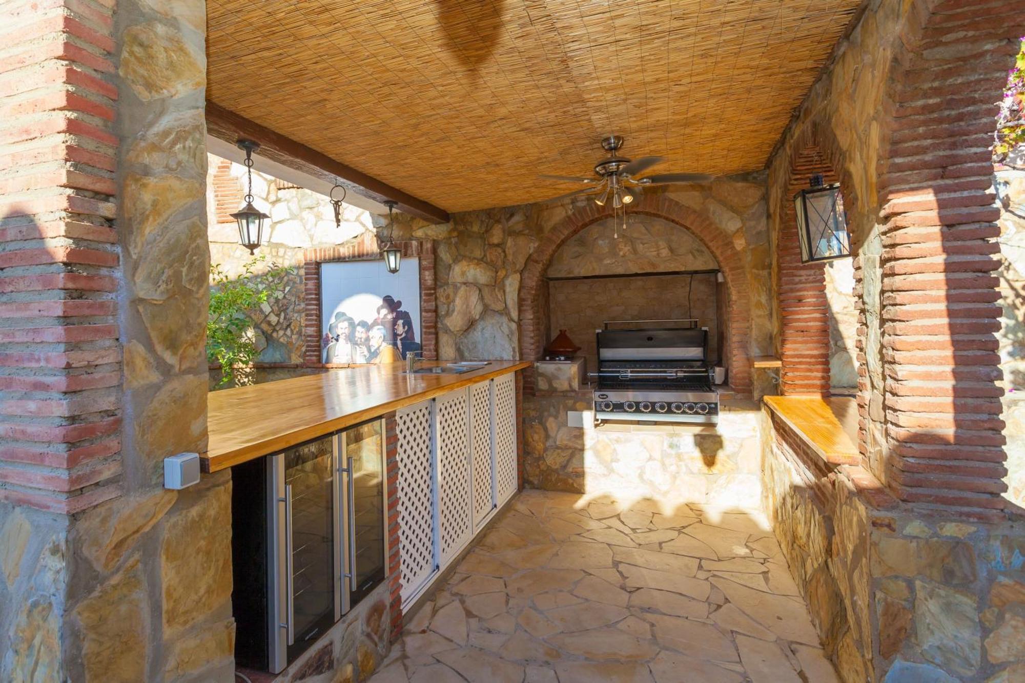 Summer Offers! Fabulous Luxury Villa Near The Beach Sleeps 8 بينالماذينا المظهر الخارجي الصورة