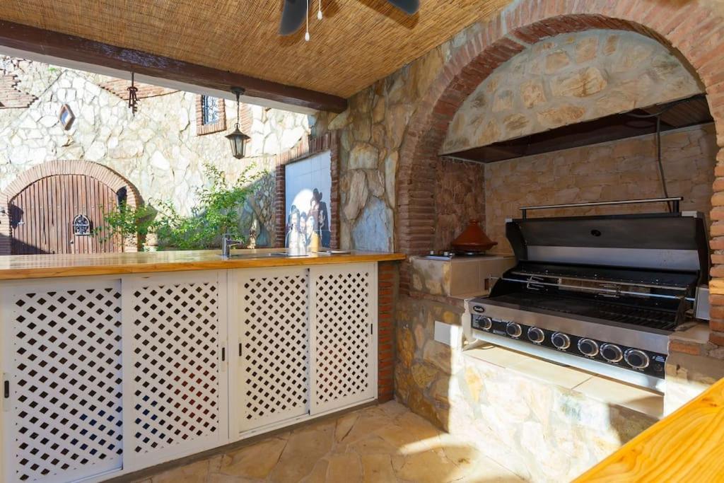 Summer Offers! Fabulous Luxury Villa Near The Beach Sleeps 8 بينالماذينا المظهر الخارجي الصورة