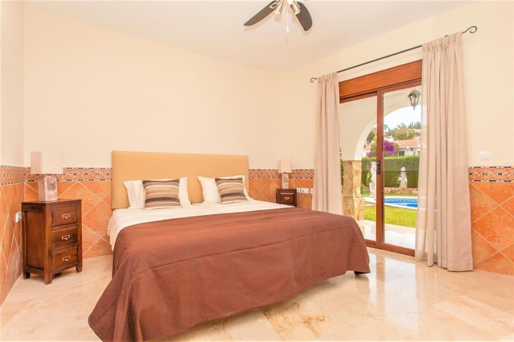 Summer Offers! Fabulous Luxury Villa Near The Beach Sleeps 8 بينالماذينا المظهر الخارجي الصورة