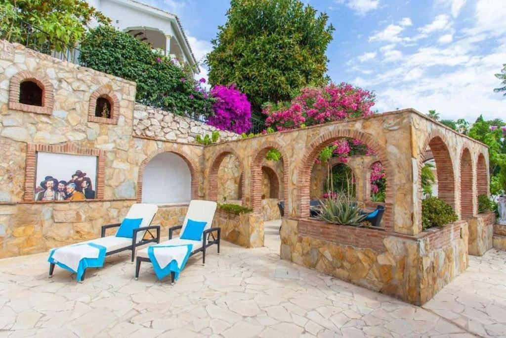 Summer Offers! Fabulous Luxury Villa Near The Beach Sleeps 8 بينالماذينا المظهر الخارجي الصورة